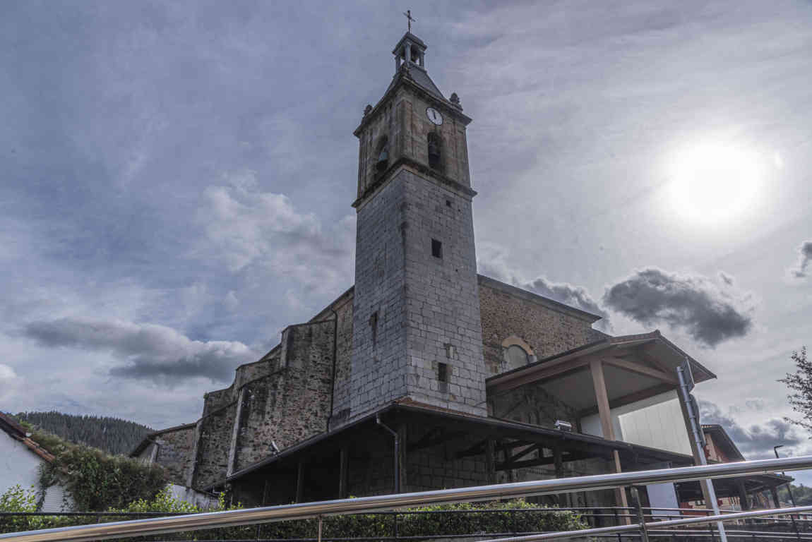 Vizcaya - Areatza 07 - iglesia de San Bartolomé.jpg